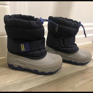 Cat and Jack snow boots. Boys size 12